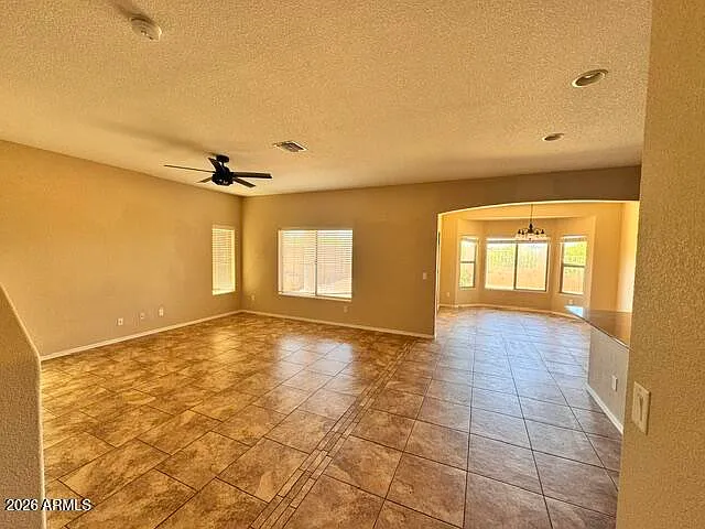 5 bed, 3.0 bath, 2806 sqft, $2,400 — Photo 3