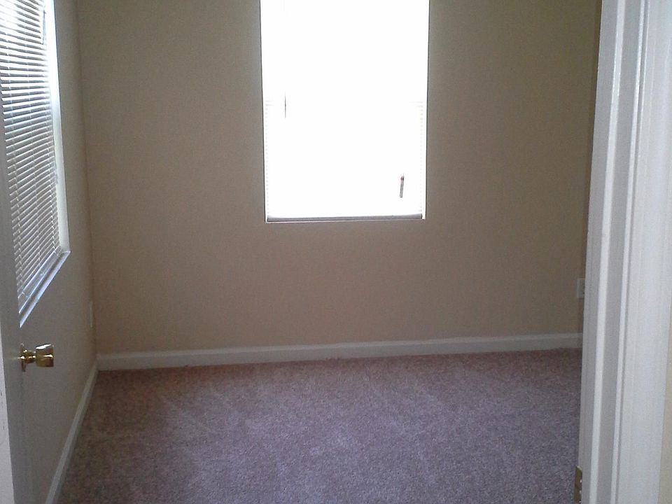 2nd image of 906 Savannah Ln APT H