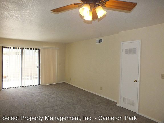 3rd image of 2720 La Crescenta Dr APT 2