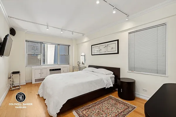 Sold by Coldwell Banker Warburg | media 6