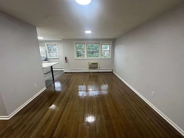Moser Gardens Apartments — Photo 7