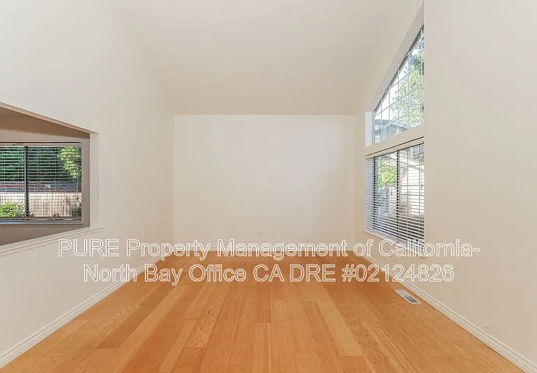 8 Voss Park Cir — Photo 6