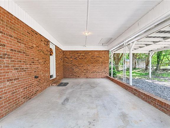 4th image of 2281 Munsen Rd