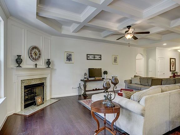 5th image of 318 Birkshire Pl