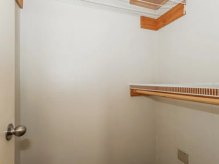 84 Fallshire Dr — Photo 12