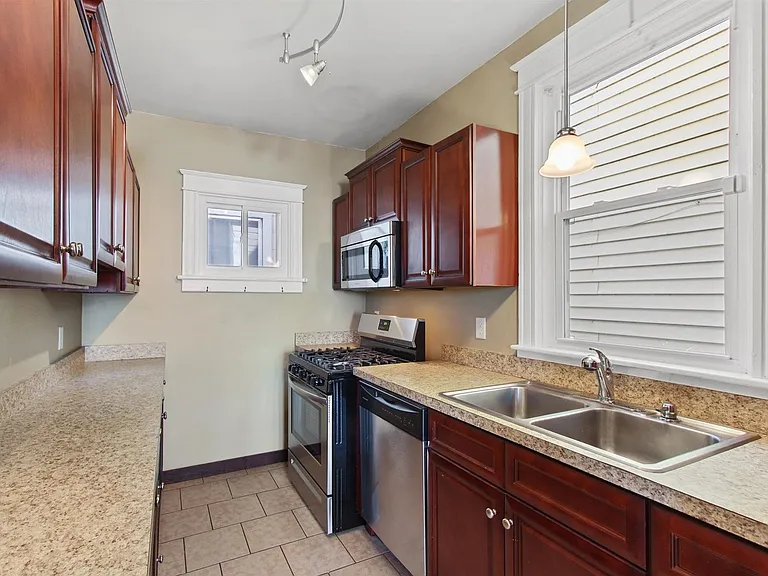 34 S Royal St — Photo 10