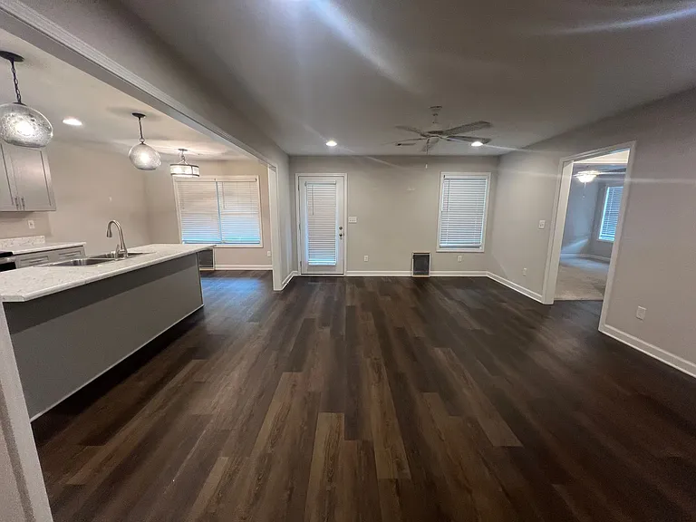 4450 Easthaven Cir — Photo 4