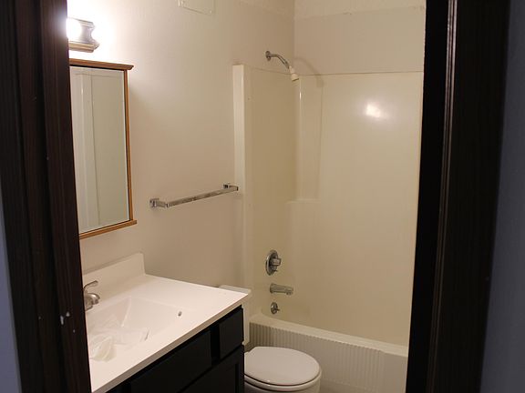 3rd image of 1108 Oakcrest St #9
