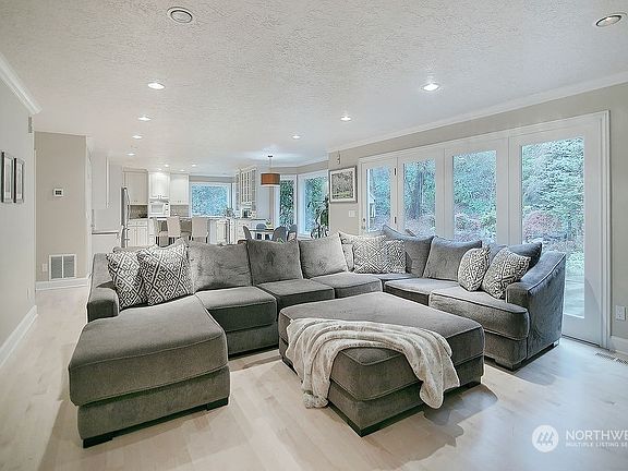 5th image of 409 Twin Lakes Drive
