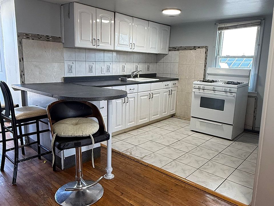 1st image of 170 Custer Ave Floor 2