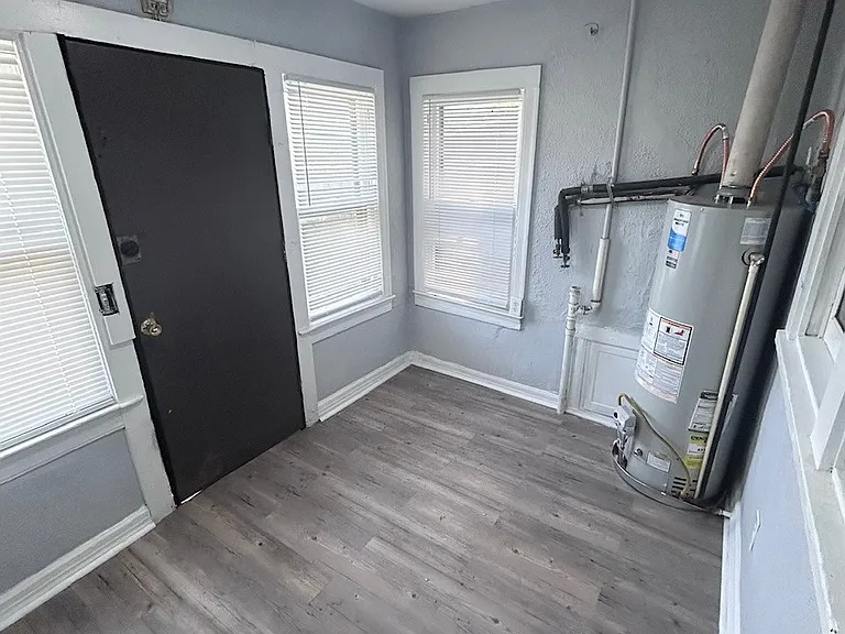 2433 NW 22nd St — Photo 6