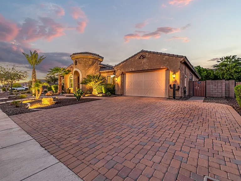 9362 W Sands Dr — Photo 2