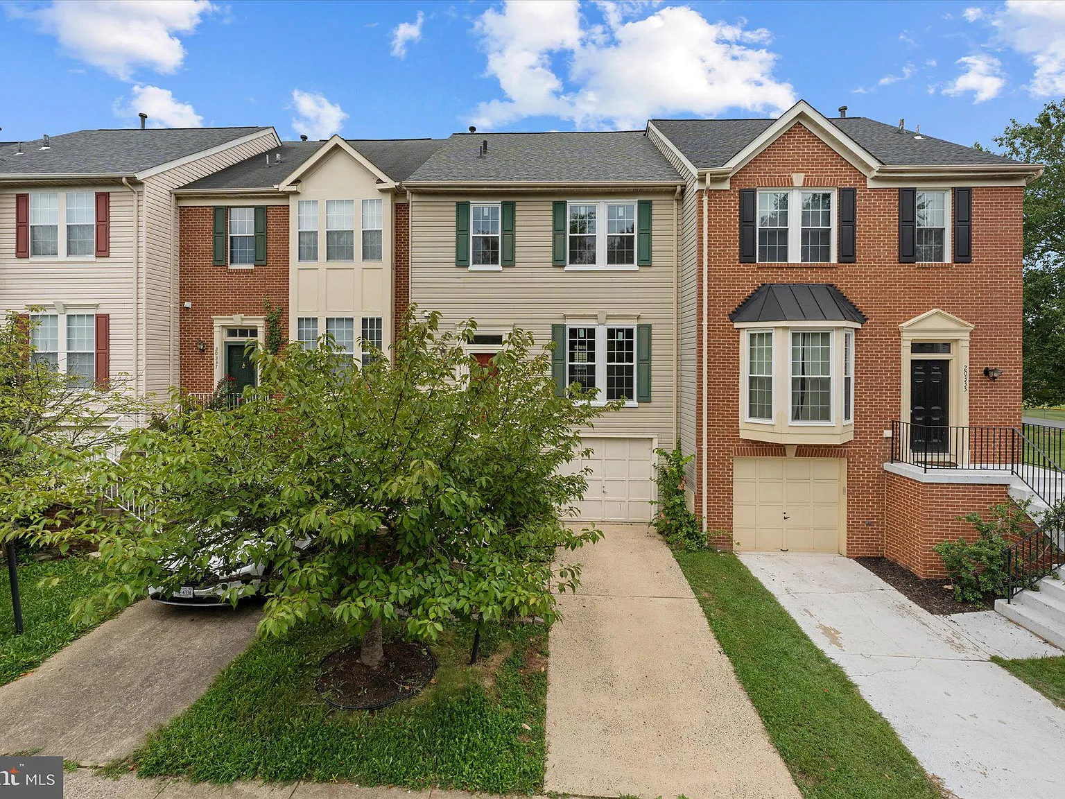 3 bed, 2.5 bath, 2648 sqft, $2,950 — Photo 1