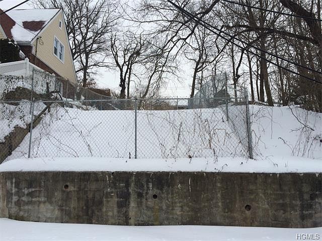 1st image of 32 Hunt Ave