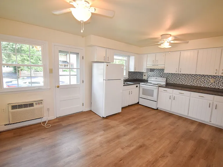 344 W Water St — Photo 6