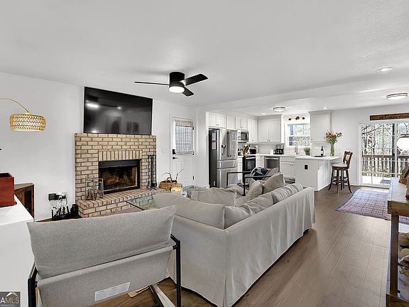 3rd image of 107 Holcomb Rd