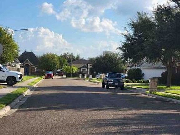 Exterior Neighborhood (street photo)