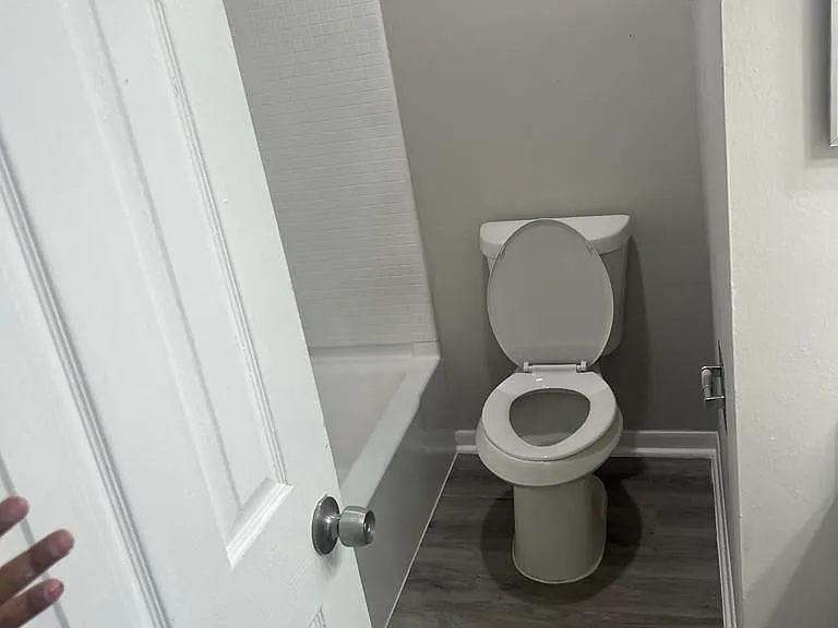 1412 Avenue C — Photo 12