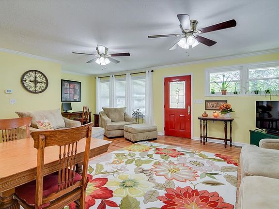 3rd image of 419 Palm Dr SE