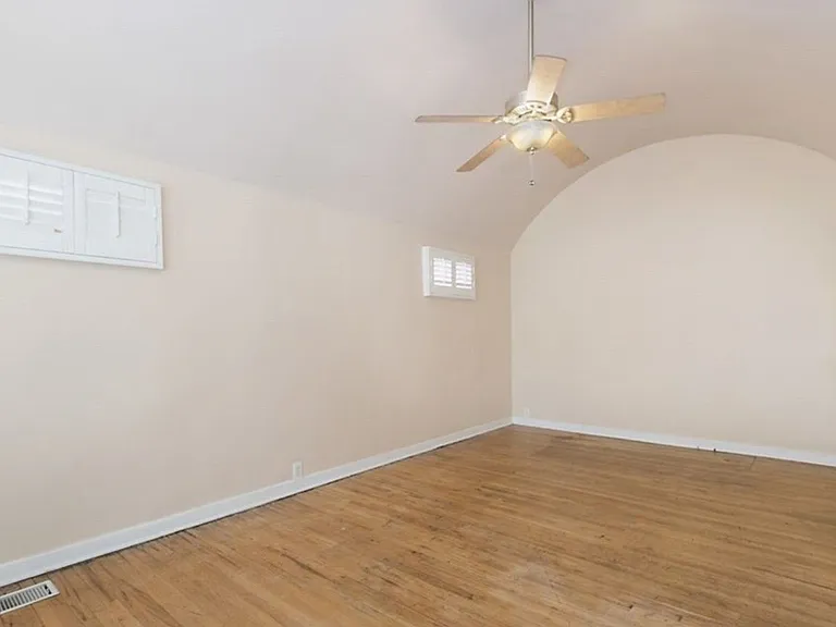 2032 Blenheim St — Photo 4