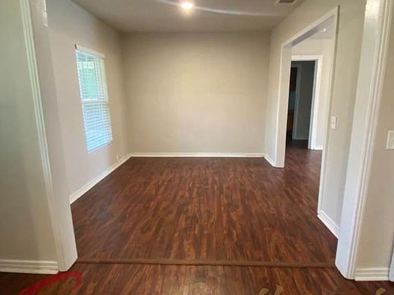 2nd image of 1217 W Pecan St