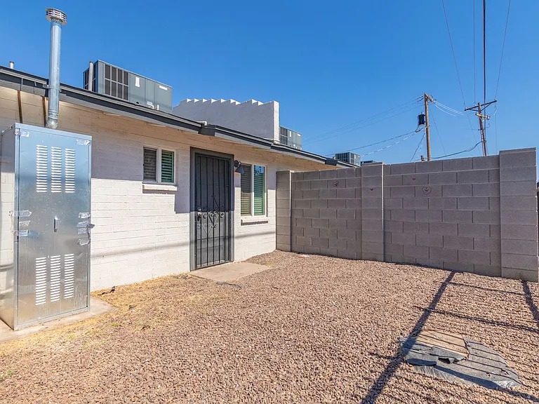 2539 W Pierson St — Photo 22