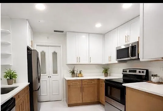 4 bed, 3.0 bath, 2726 sqft, $845 — Photo 2
