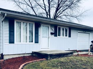 302 E Walnut St, Villa Grove, IL 61956