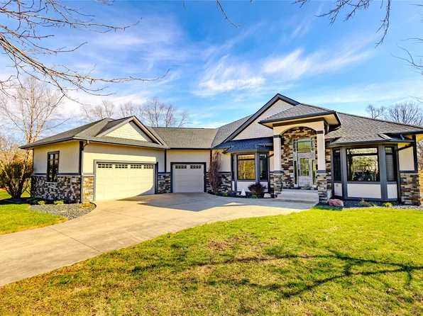 6713 Augustine Ct, Johnston, IA 50131