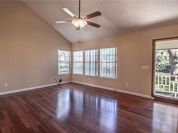 4th image of 514 W 122nd Ave