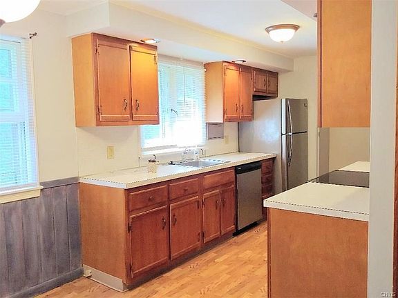 5th image of 107 Trent Ln