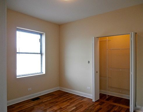 5th image of 4053 N Leavitt St APT 4