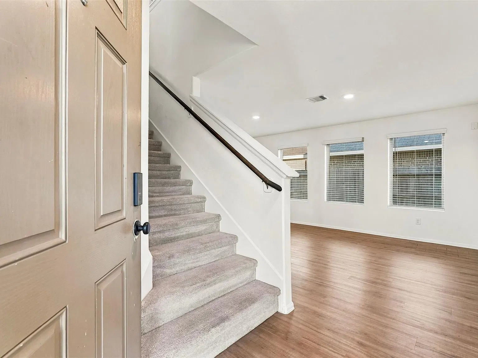 4 bed, 2.5 bath, 1859 sqft, $2,150 — Photo 3