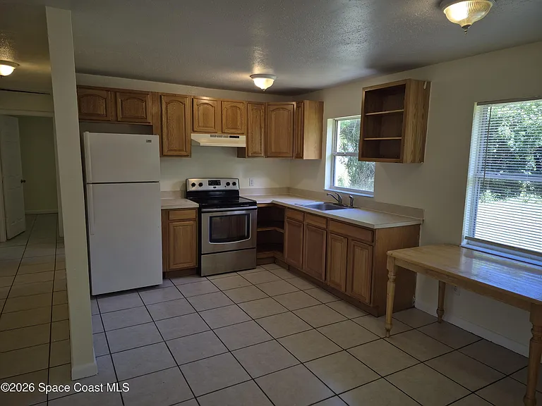 819 Cedar Dr — Photo 4