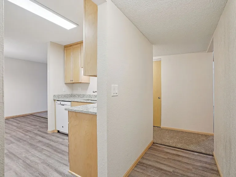 Larpenteur Estates Apartments — Photo 37