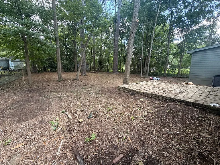 2203 Crestview St — Photo 8