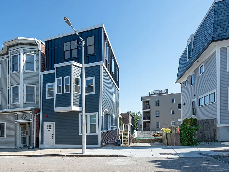 465 E 8th St #1 — Photo 27