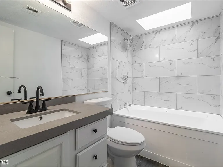 2200 Venus St #C — Photo 15