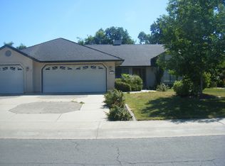 6462 Hemlock St, Redding, CA 96001