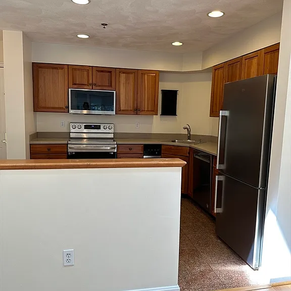 661 Lowell St #18 — Photo 6