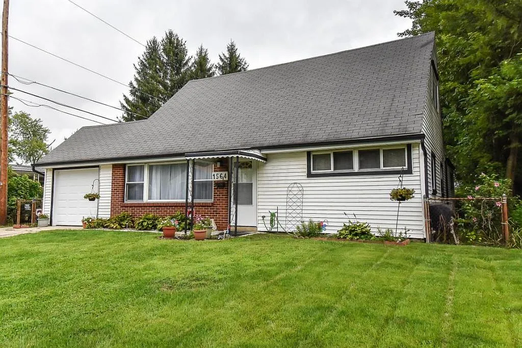 1564 Huxley Dr photo 1