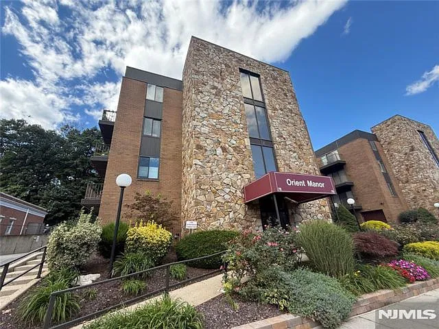 2 bed, 2.0 bath, $2,550 — Photo 1