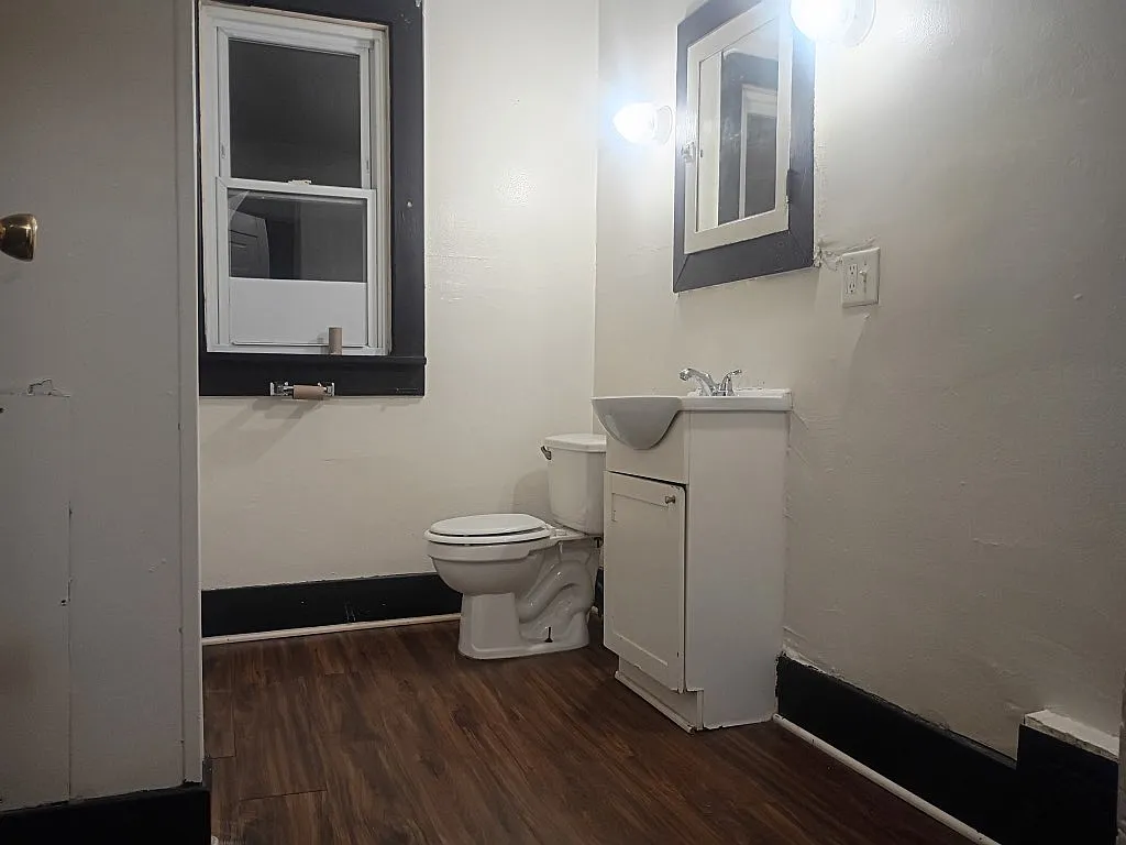 2 bed, 900 sqft, $1,050 — Photo 2