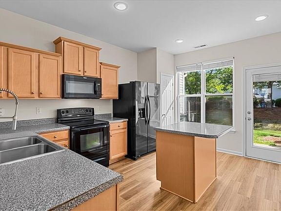 5th image of 51 Ledgerstone Ln