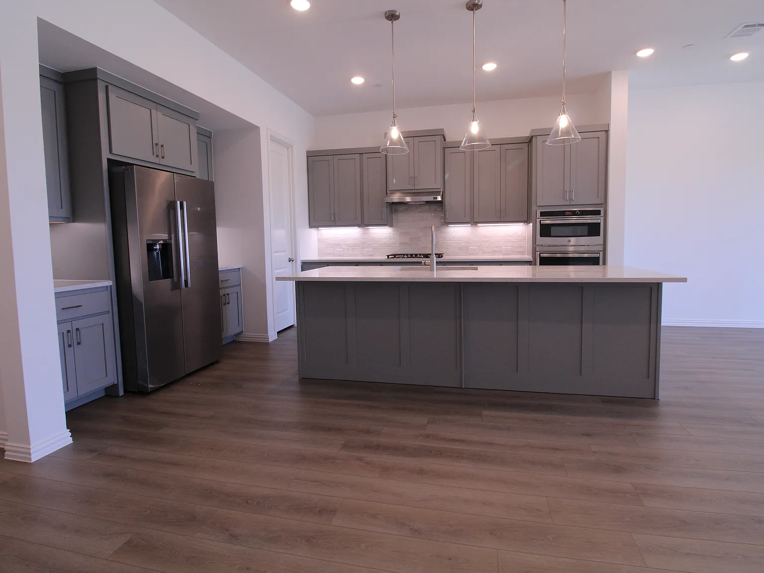 3 bed, 3.5 bath, 2609 sqft, $3,600 — Photo 4