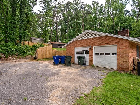 5th image of 4222 Arbutus Dr