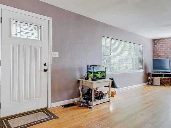 3rd image of 2022 Forest Cir