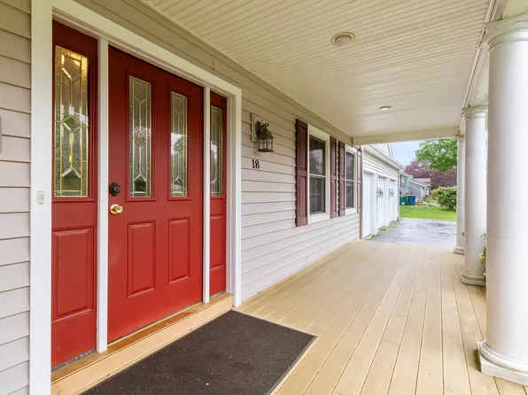 18 Deerfield Road, Waterford, CT 06385
