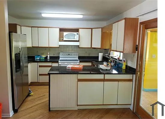 4 bed, 2200 sqft, $3,540 — Photo 2