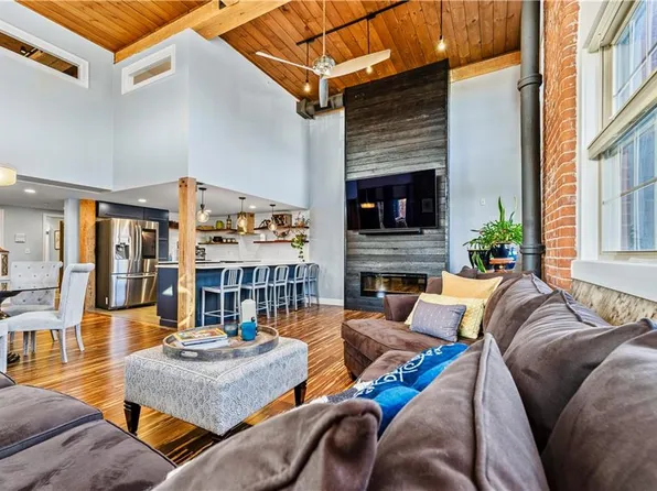 1 Tupperware Dr Unit 145, North Smithfield, RI 02896